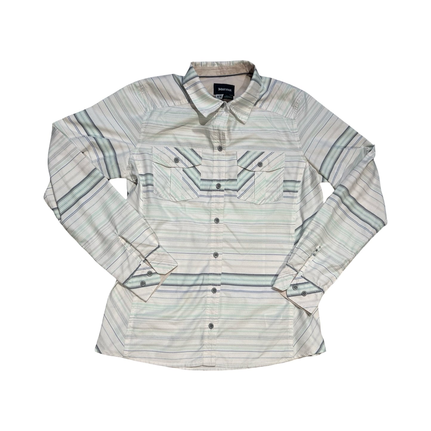 Långärmad skjorta från Marmot för dam i ett vit-, grön- och blårandigt mönster. Skjortan har två bröstfickor och är fotograferad platt mot en vit bakgrund.