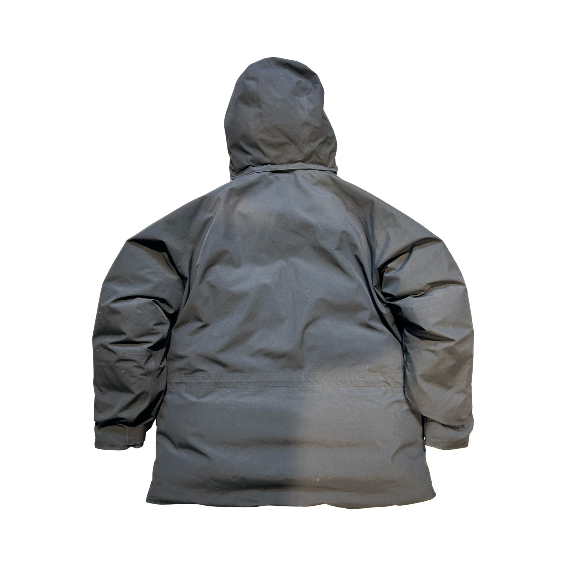 Baksidan av Marmot Goretex parkas för herr i svart.