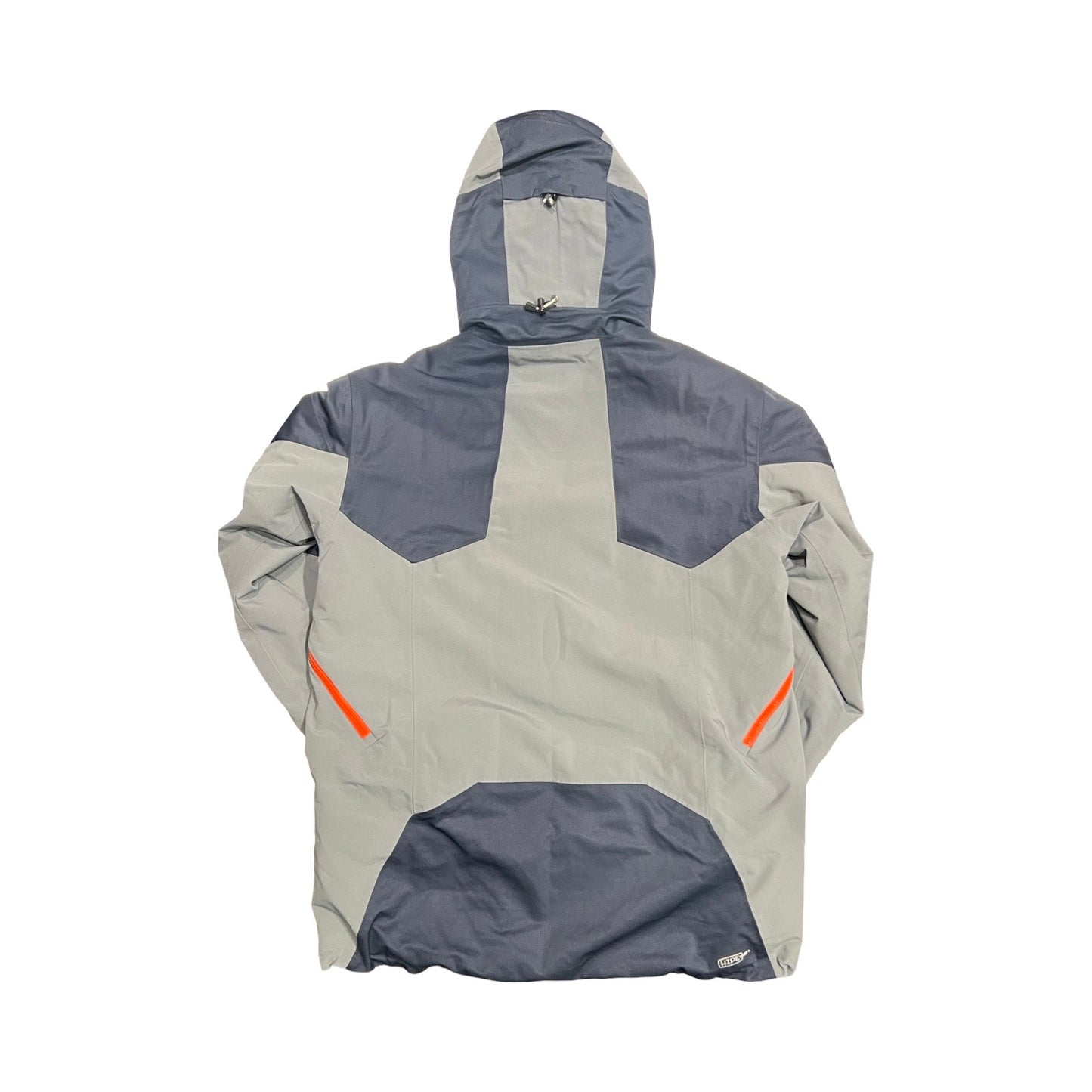 Baksidan av Peak Performance T14 skidjacka för herr i grått och mörkgrått med orangea detaljer.