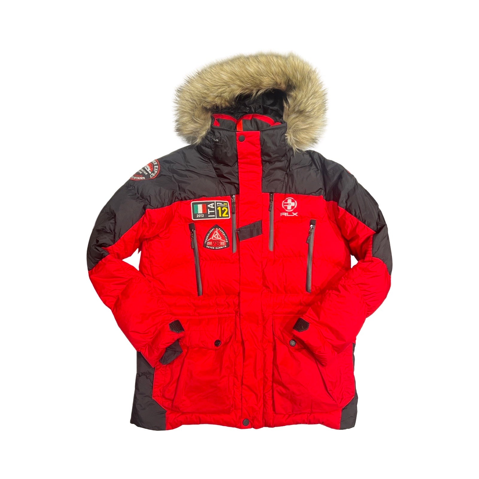 Ralph Lauren RLX Transglobal Expedition parkas för herr i rött och svart, fotograferad framifrån mot en vit bakgrund.