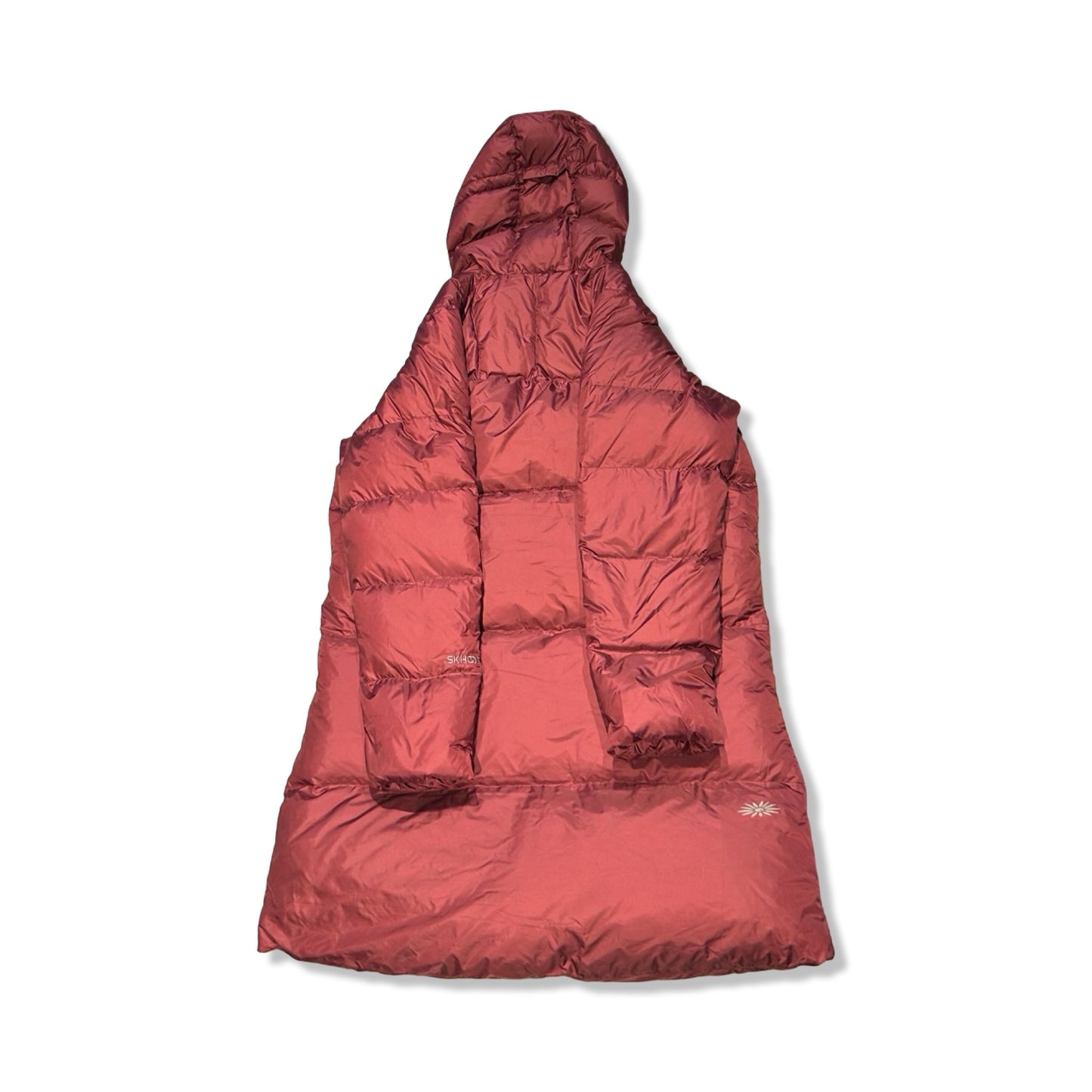 Baksidan av Skhoop Sonja dunjacka för dam i vinrött.