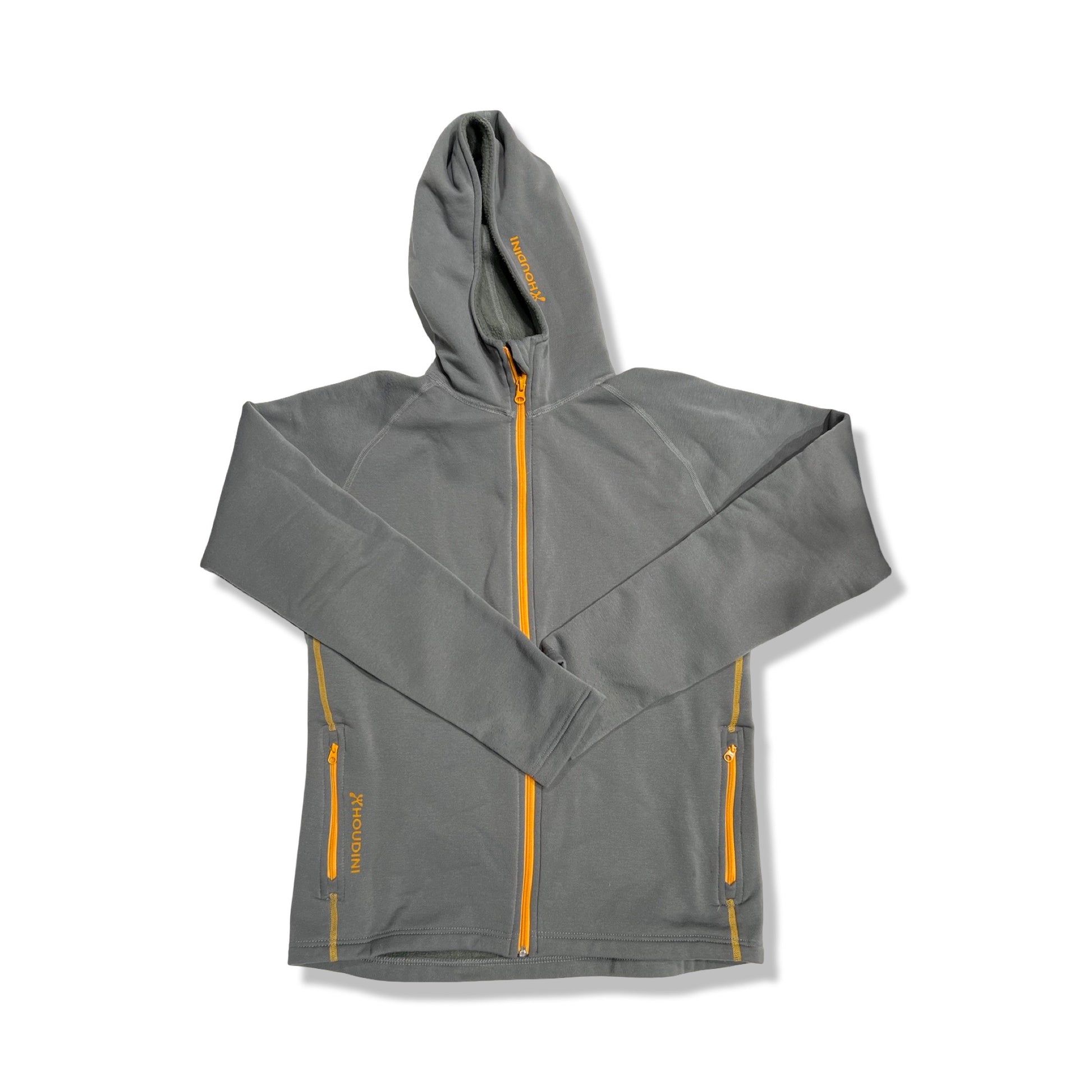 Houdini Power Houdi fleecehoodie för barn i grått med orangea detaljer. Tröjan har huva och heldragen dragkedja och är fotograferad platt mot en vit bakgrund.