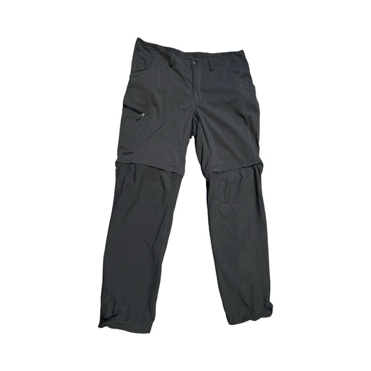 Haglöfs zip-off funktionsbyxor för dam i grått. Byxorna är fotograferade platt framifrån mot en vit bakgrund.