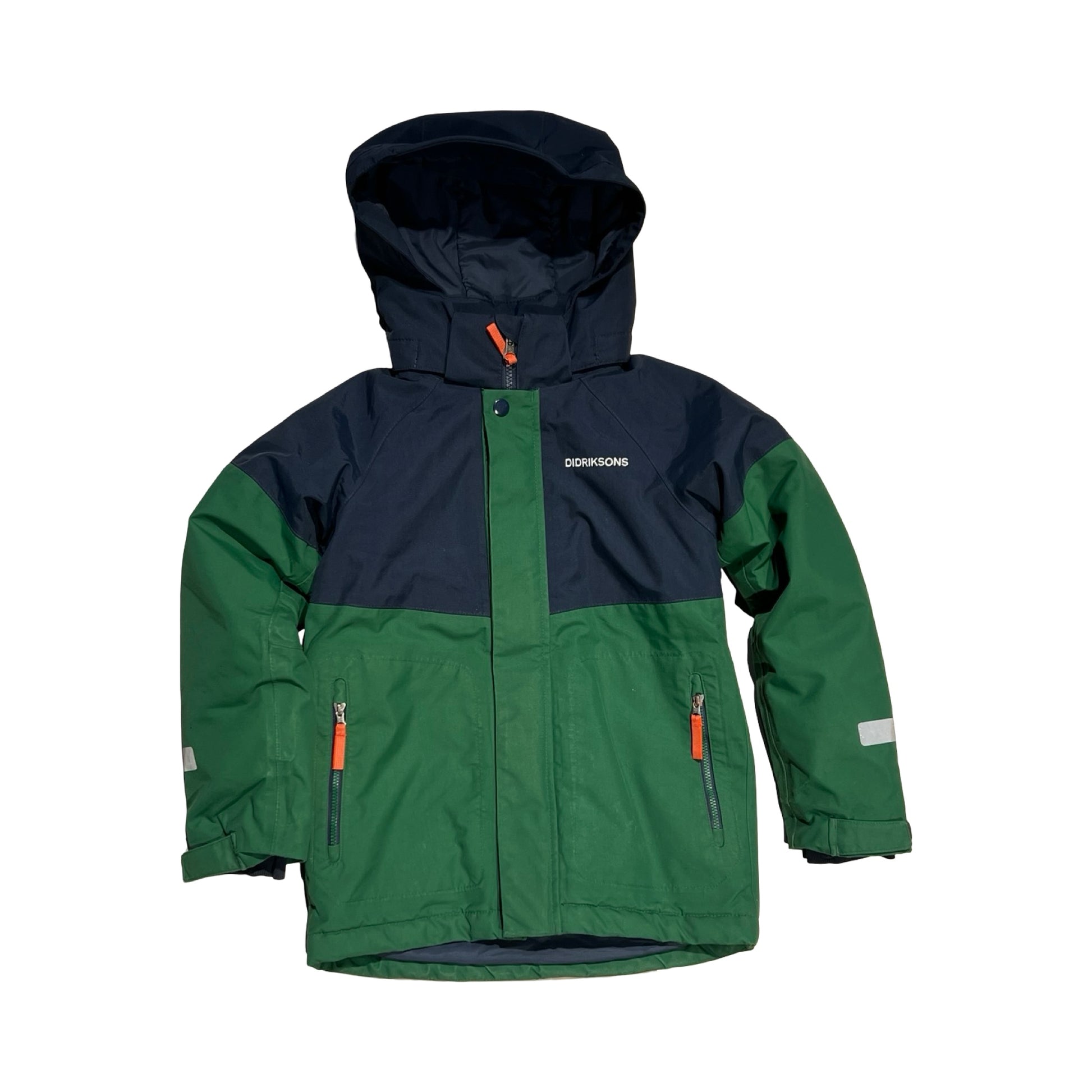 Didriksons Lun skidjacka för barn i grönt och mörkblått. Jackan har huva och är fotograferad platt mot en vit bakgrund.